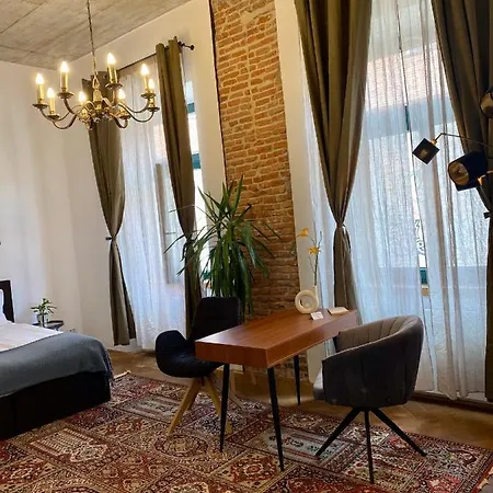 Camino 2 Boutique